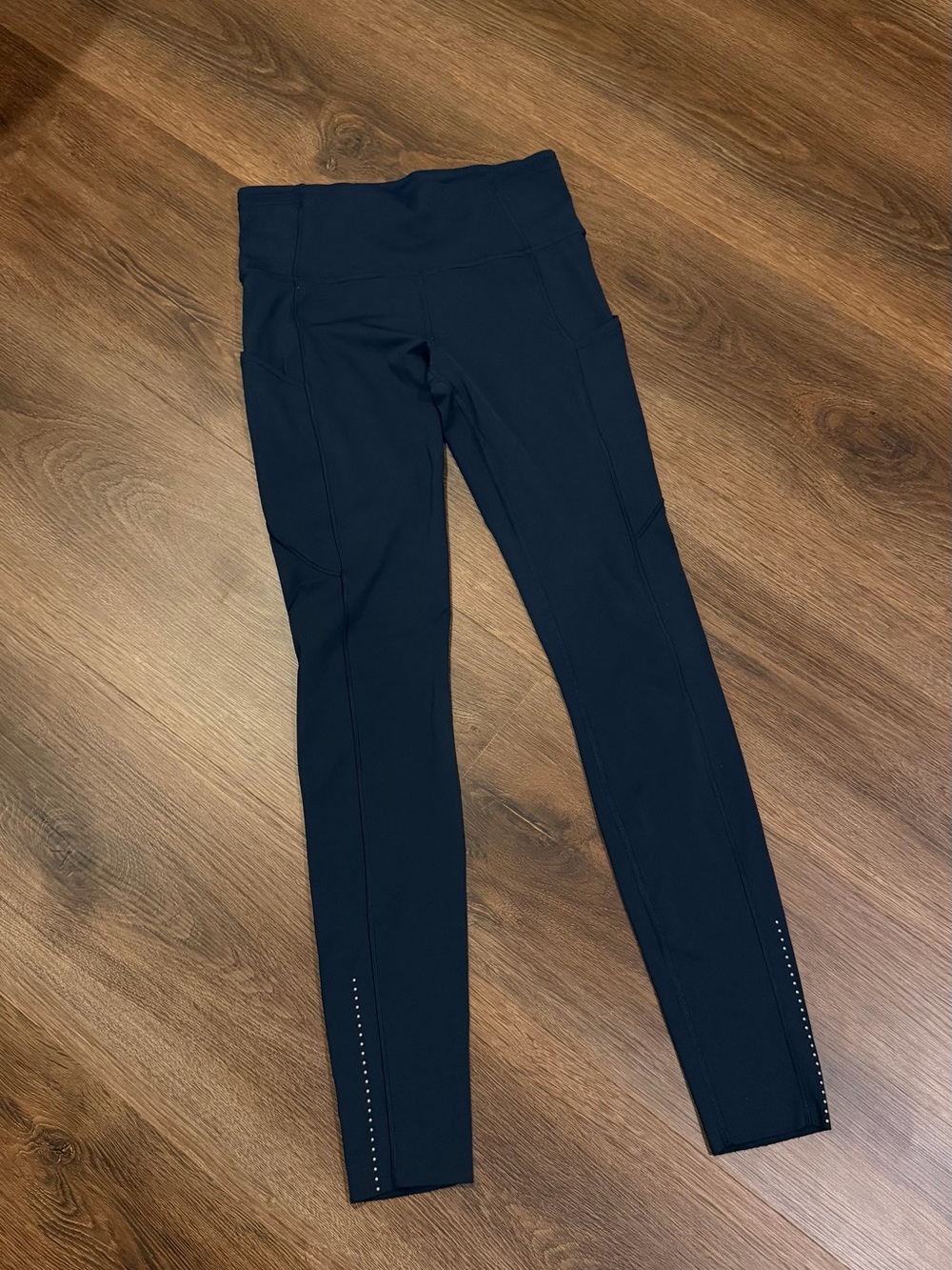 Lululemon Navy 28” Leggings Reflective Side Pockets Size 6